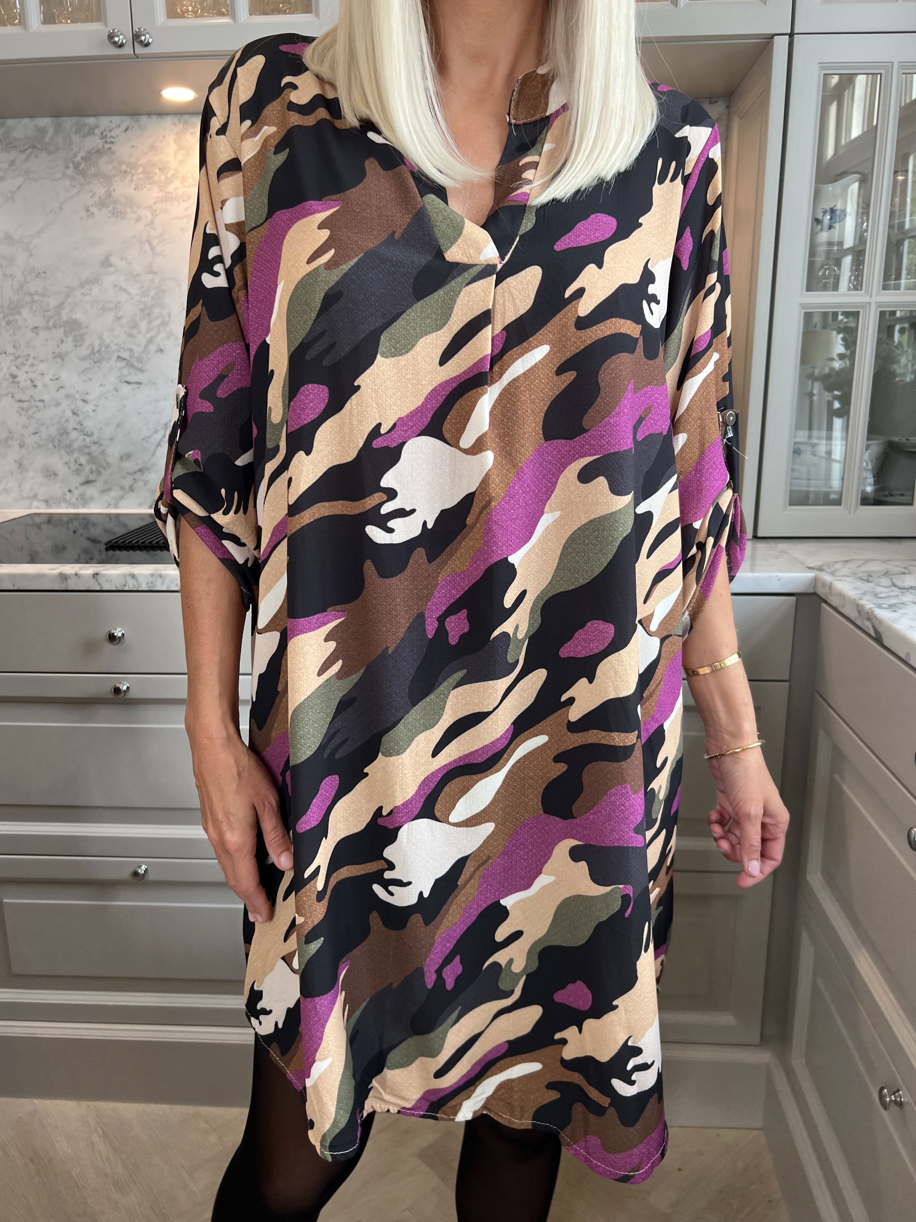 Vanesa Dress Camo - Let og luftig kjole med camouflageprint